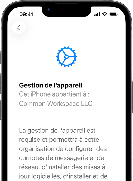 Vue partielle d’un iPhone 17e en mode portrait affichant l’app Réglages avec la Gestion des appareils ouverte