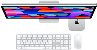 Mac mini glissé sous un Studio Display, Magic Keyboard avec pavé numérique, Magic Mouse