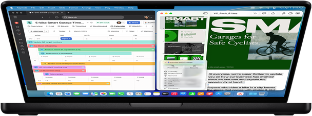 MacBook Pro partiellement ouvert affichant deux documents en écran partagé